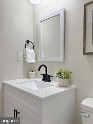 6887 KANGAROO DR, Waldorf, MD 20603