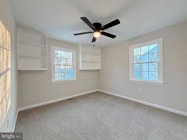 6887 KANGAROO DR, Waldorf, MD 20603