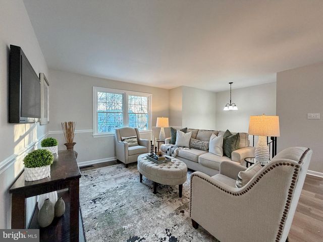 6887 KANGAROO DR, Waldorf, MD 20603