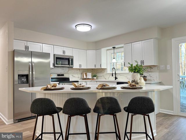 6887 KANGAROO DR, Waldorf, MD 20603