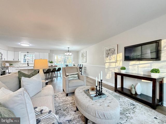 6887 KANGAROO DR, Waldorf, MD 20603