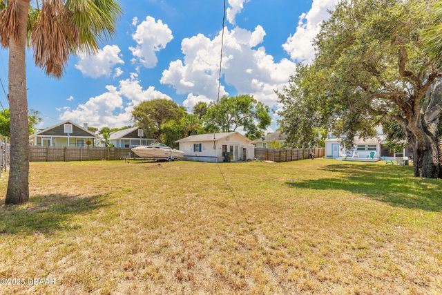 129 S Wild Olive Avenue, Daytona Beach, FL 32118