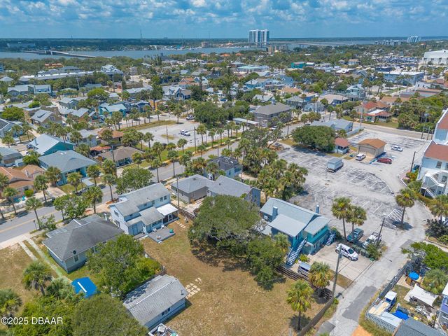 129 S Wild Olive Avenue, Daytona Beach, FL 32118