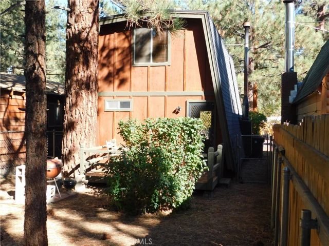 318 W Sherwood Boulevard, Big Bear City, CA 92314