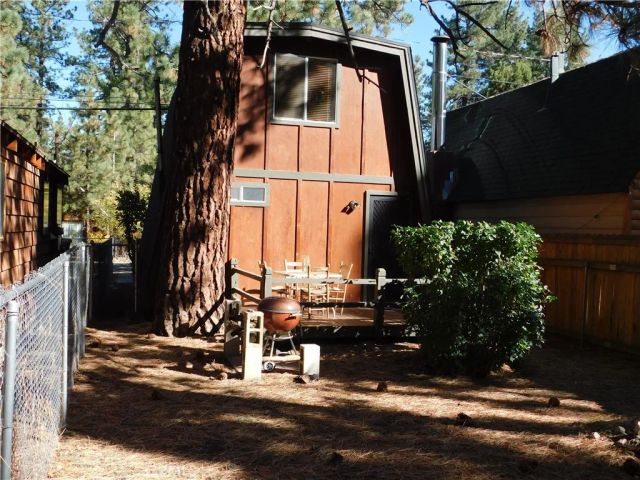 318 W Sherwood Boulevard, Big Bear City, CA 92314