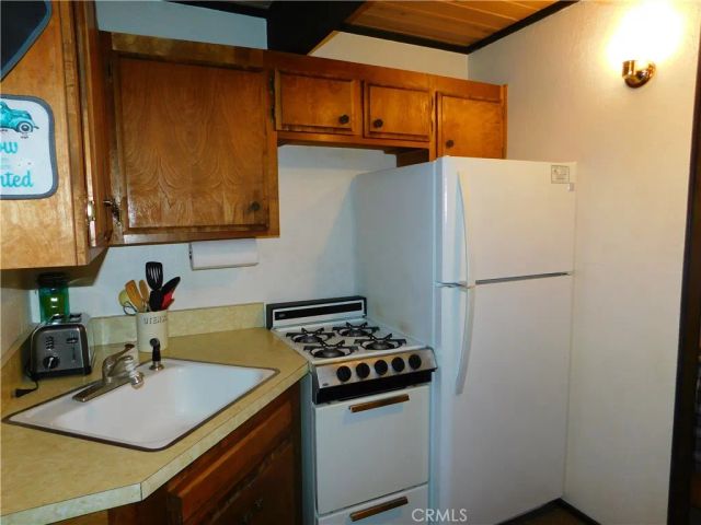 318 W Sherwood Boulevard, Big Bear City, CA 92314