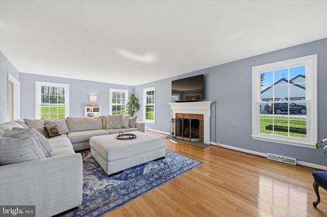 1071 SQUIRE CHENEY DR, West Chester, PA 19382