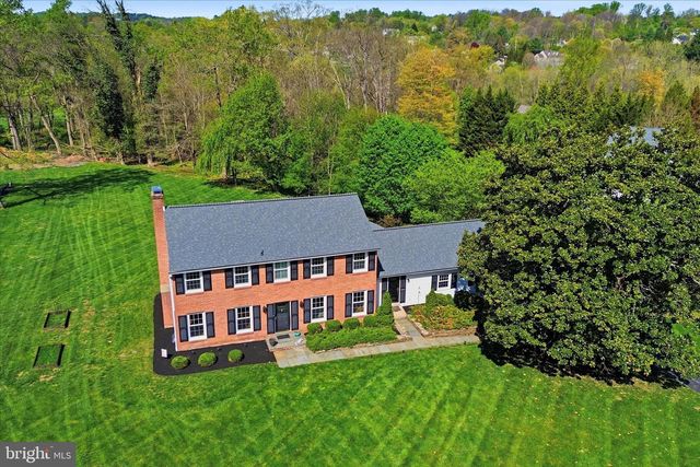 1071 SQUIRE CHENEY DR, West Chester, PA 19382