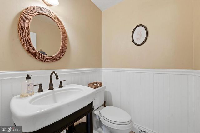 1071 SQUIRE CHENEY DR, West Chester, PA 19382