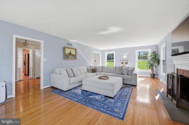 1071 SQUIRE CHENEY DR, West Chester, PA 19382