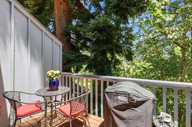 2052 Wharf Road, Capitola, CA 95010