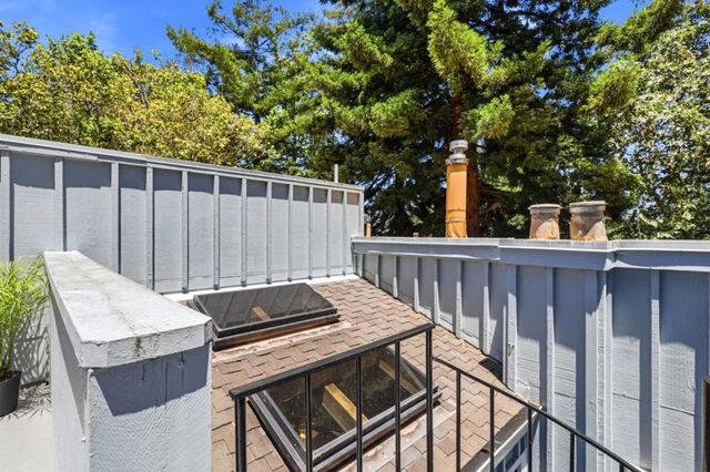 2052 Wharf Road, Capitola, CA 95010