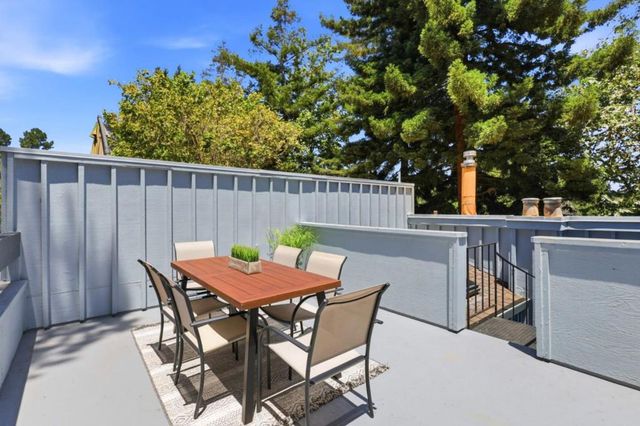 2052 Wharf Road, Capitola, CA 95010