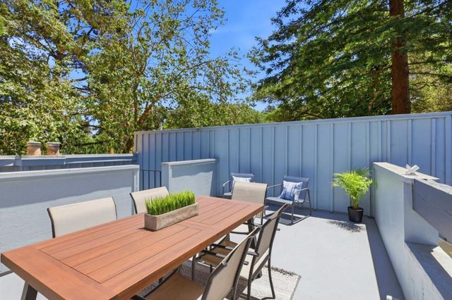 2052 Wharf Road, Capitola, CA 95010