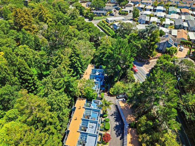 2052 Wharf Road, Capitola, CA 95010