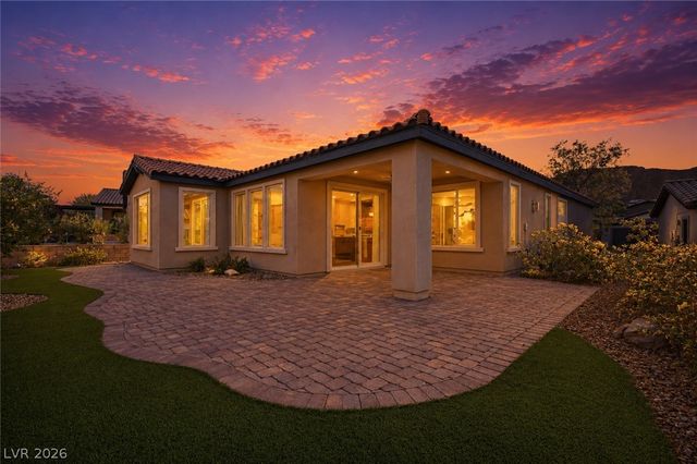 92 Lake Oasis Street, Henderson, NV 89011