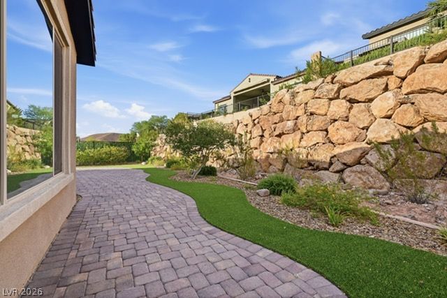 92 Lake Oasis Street, Henderson, NV 89011