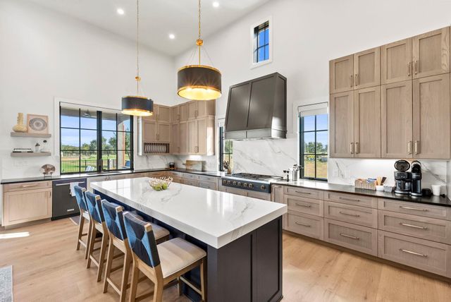 100 Encantada, Horseshoe Bay, TX 78657
