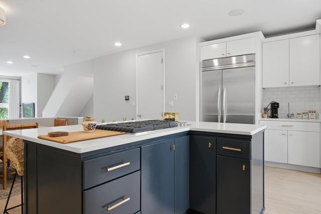1856 W Superior Street, Chicago, IL 60622