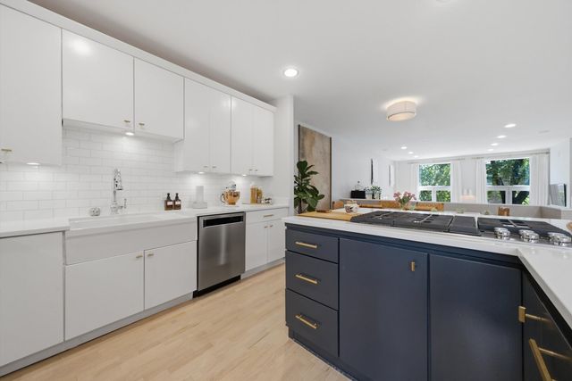 1856 W Superior Street, Chicago, IL 60622