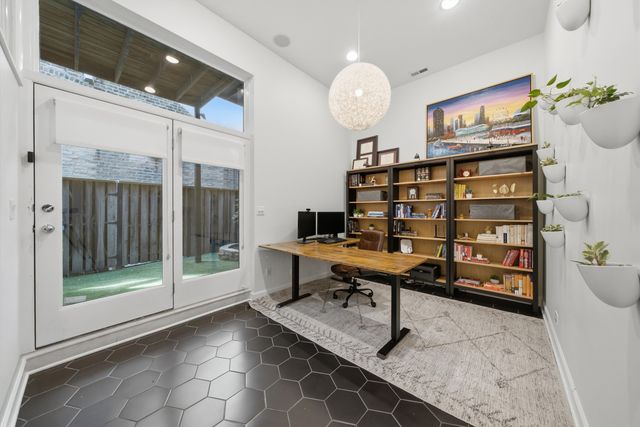 1856 W Superior Street, Chicago, IL 60622