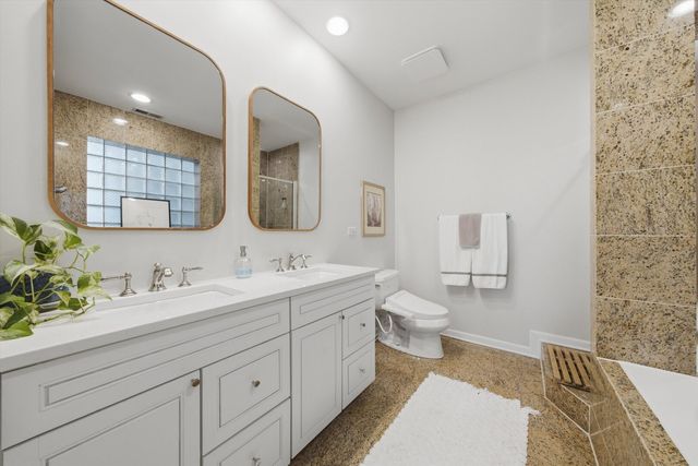 1856 W Superior Street, Chicago, IL 60622