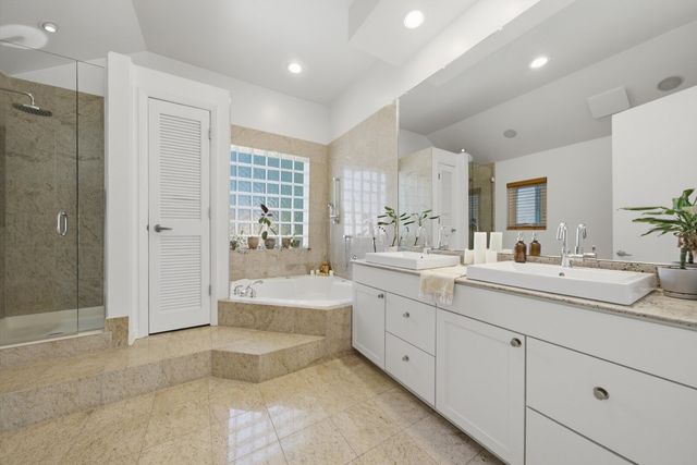 1856 W Superior Street, Chicago, IL 60622