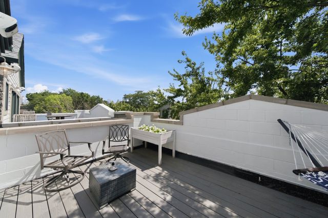 1856 W Superior Street, Chicago, IL 60622