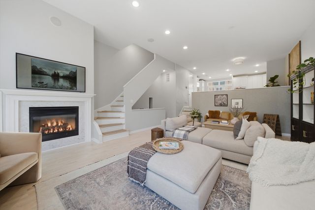 1856 W Superior Street, Chicago, IL 60622