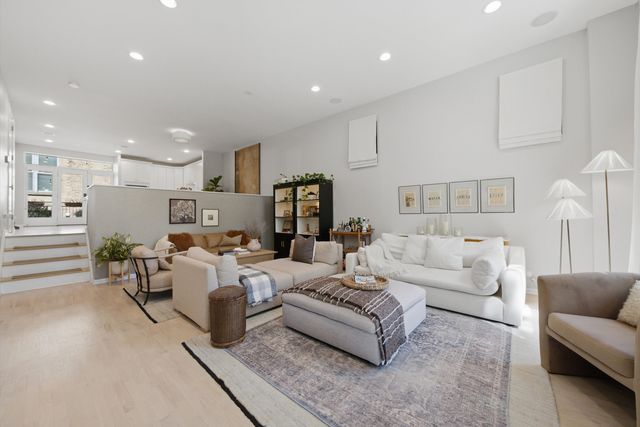 1856 W Superior Street, Chicago, IL 60622