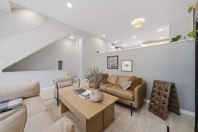 1856 W Superior Street, Chicago, IL 60622