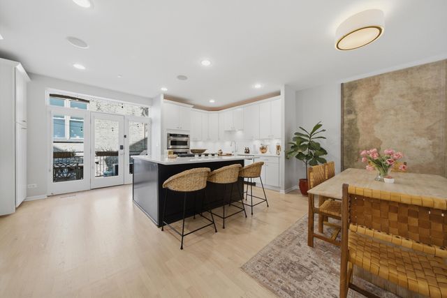 1856 W Superior Street, Chicago, IL 60622