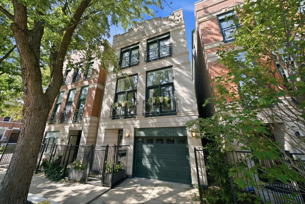 1856 W Superior Street, Chicago, IL 60622