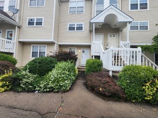 2390 State Street Apt 7D, Hamden, CT 06517