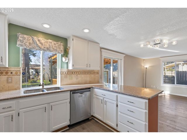 14142 Se BUSH St, Portland, OR 97236