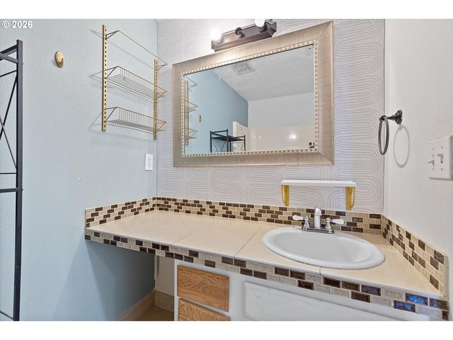 14142 Se BUSH St, Portland, OR 97236