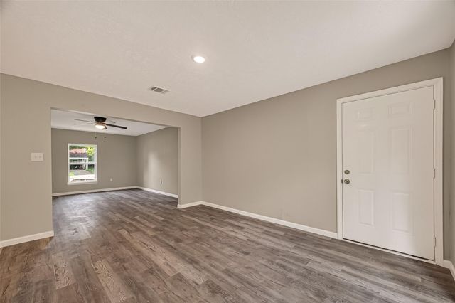 5751 Thrush Drive, Houston, TX 77033
