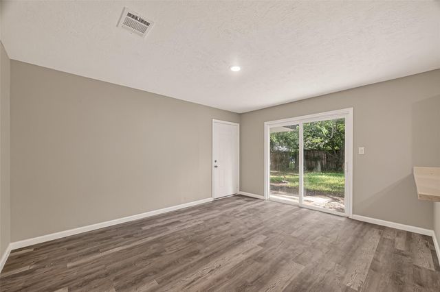 5751 Thrush Drive, Houston, TX 77033