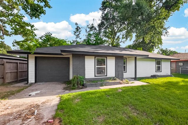 5751 Thrush Drive, Houston, TX 77033