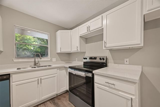 5751 Thrush Drive, Houston, TX 77033