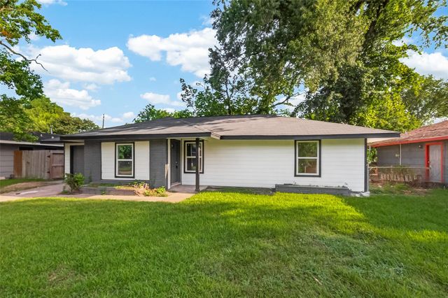 5751 Thrush Drive, Houston, TX 77033