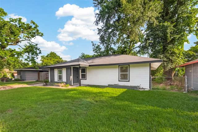 5751 Thrush Drive, Houston, TX 77033