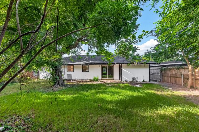 5751 Thrush Drive, Houston, TX 77033