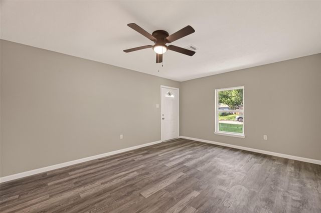 5751 Thrush Drive, Houston, TX 77033