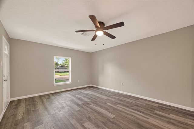 5751 Thrush Drive, Houston, TX 77033