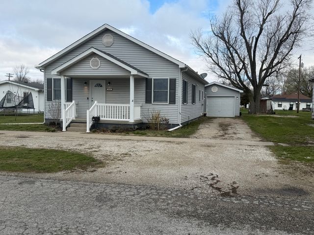 609 E Clay Street, Clinton, IL 61727