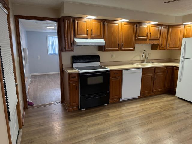 609 E Clay Street, Clinton, IL 61727