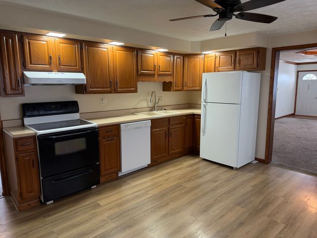 609 E Clay Street, Clinton, IL 61727