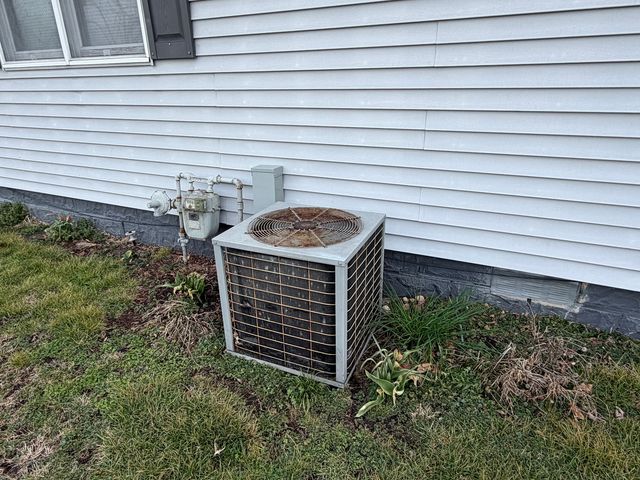 609 E Clay Street, Clinton, IL 61727