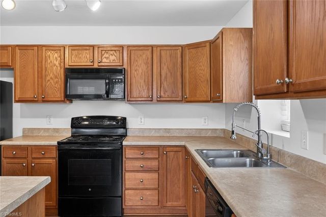 4820 Lighthouse Court, Winston-salem, NC 27127